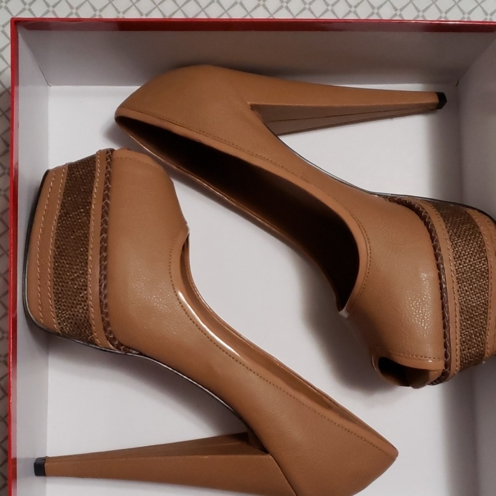 High heel opentoe pumps